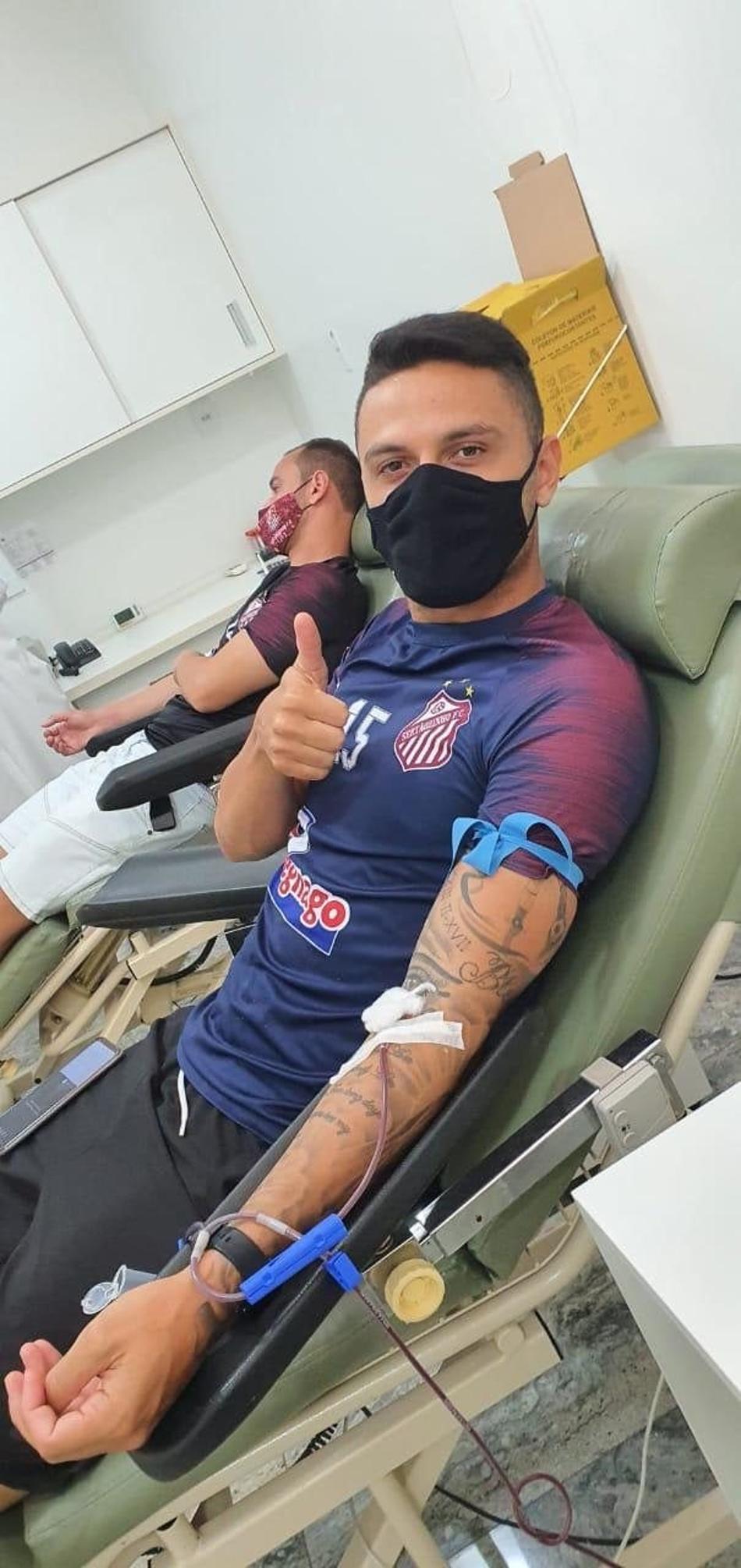 Renan Paulino participa de ação no Sertãozinho e espera retomada do futebol paulista