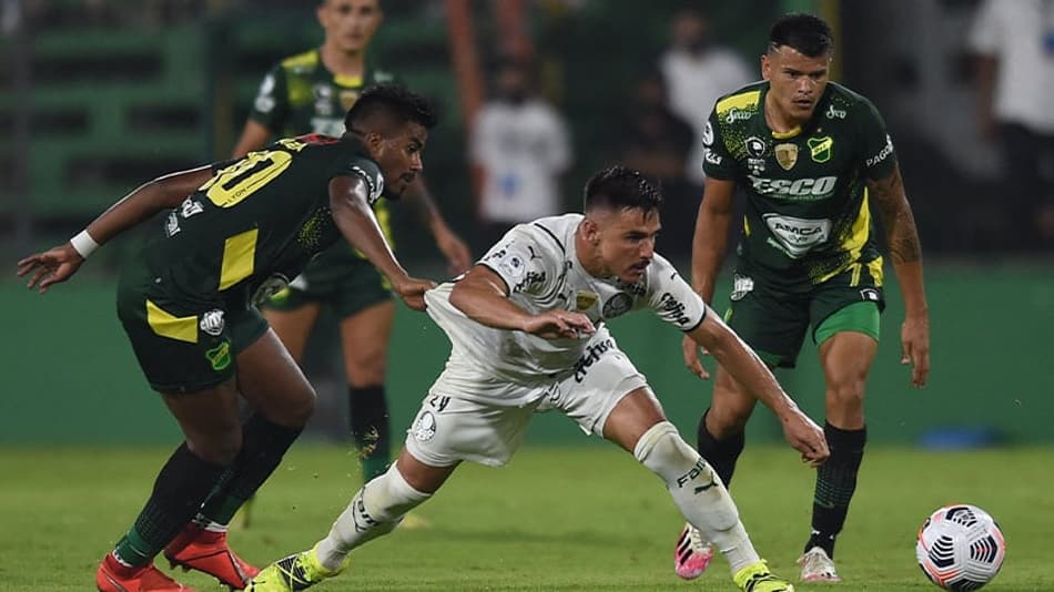 Defensa vai precisar quebrar marca negativa para bater o Palmeiras