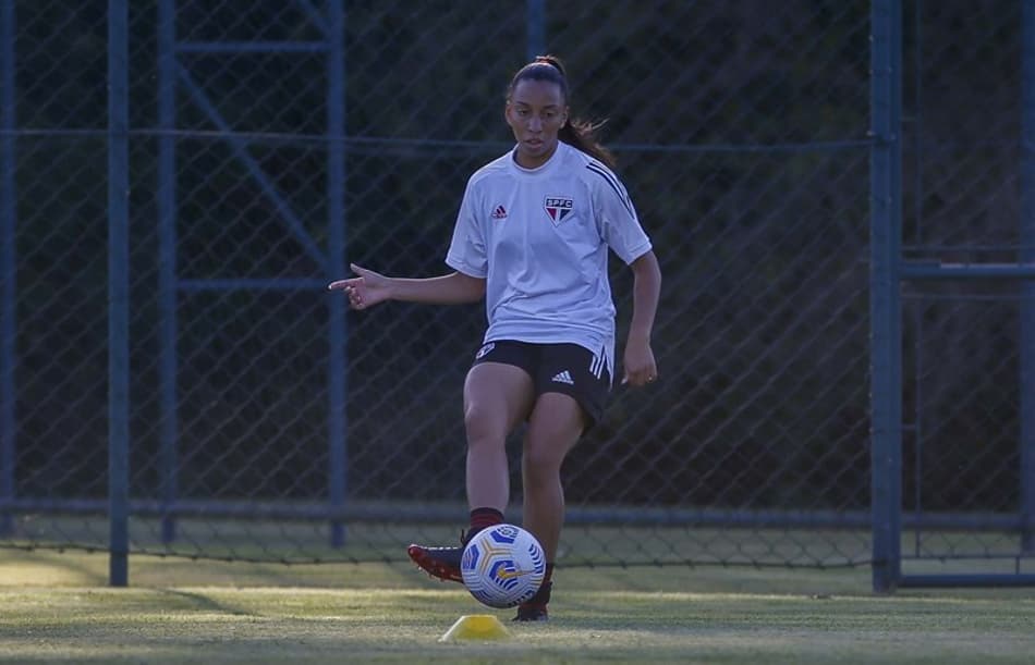 Feminino: São Paulo integra três jogadoras da base ao time principal