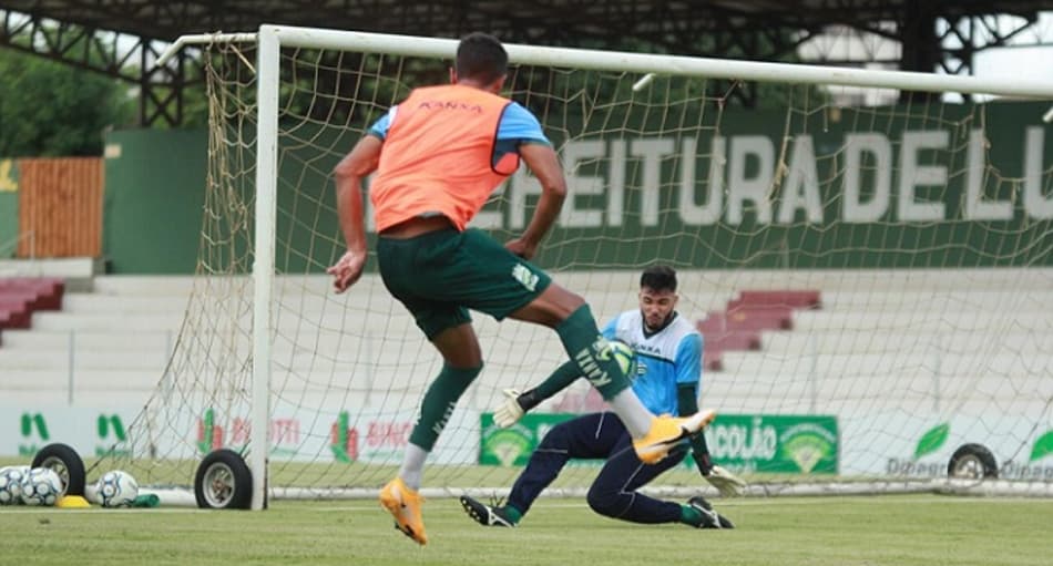 Segundo goleiro da Luverdense, Elzo valoriza chance de aprender no banco de reservas