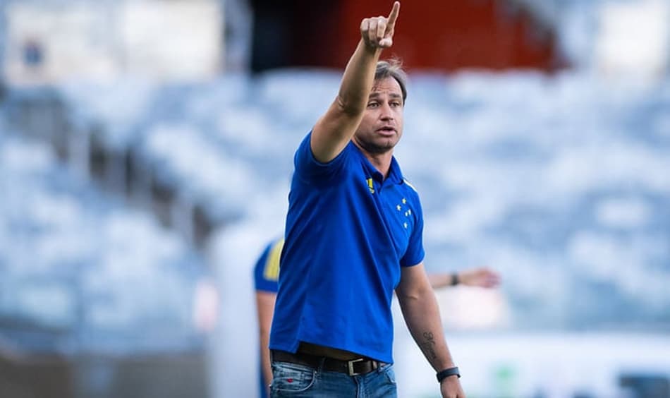 Felipe Conceição mantém otimismo com classificação do Cruzeiro diante do América-MG