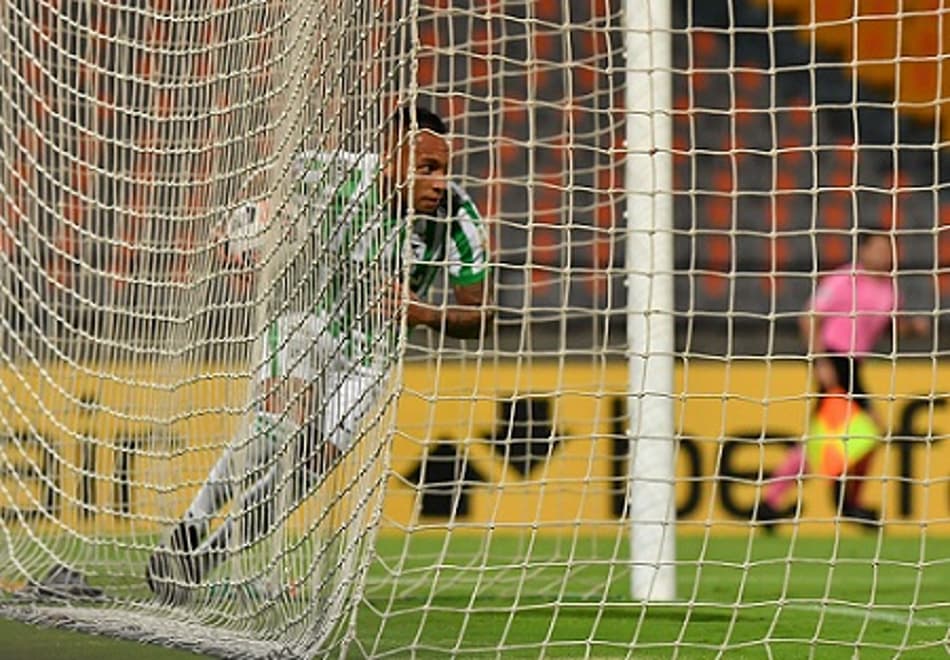 Atlético Nacional vira pra cima do Libertad e avança à fase de grupos da Libertadores