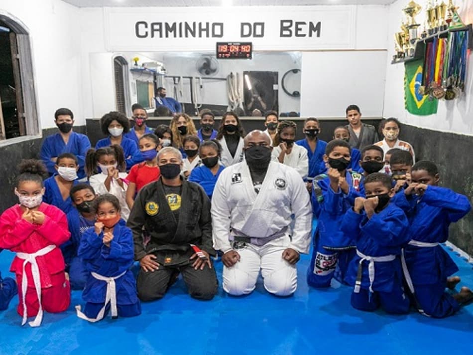 Sucesso no BJJ Stars, Corisco faz ponte entre empresa e projeto social