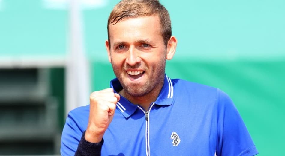 Evans, algoz de Djokovic, vence batalha e faz semi em Monte Carlo