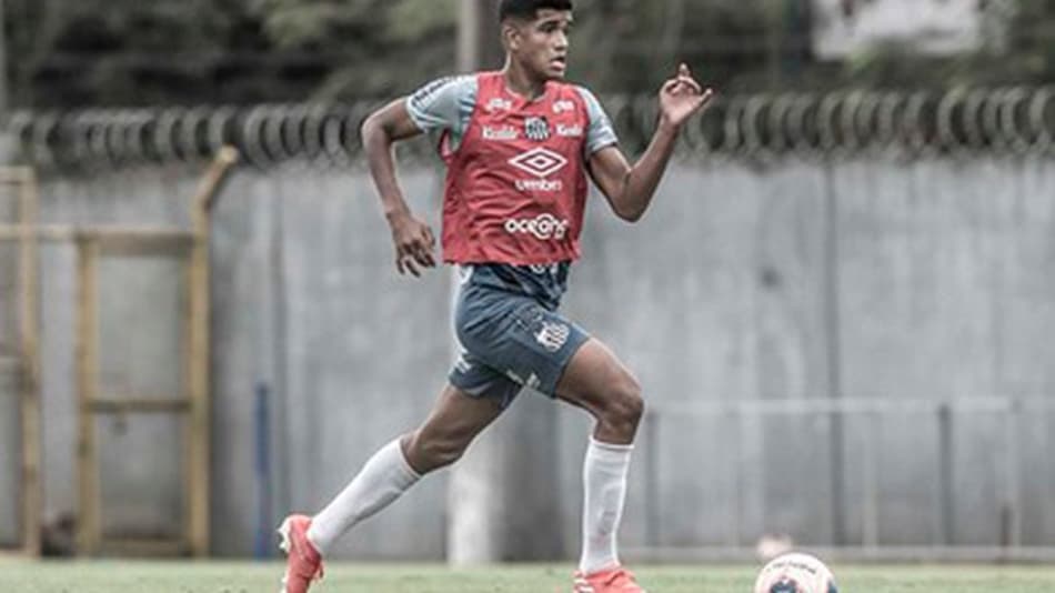 Quem é o meia clássico que deve estrear pelo Santos neste domingo