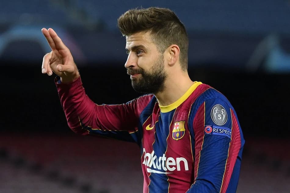 Piqué teria traído Shakira com mãe de promessa do Barcelona, diz site