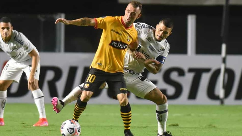 Técnico do Barcelona vibra com vitória em cima do Santos