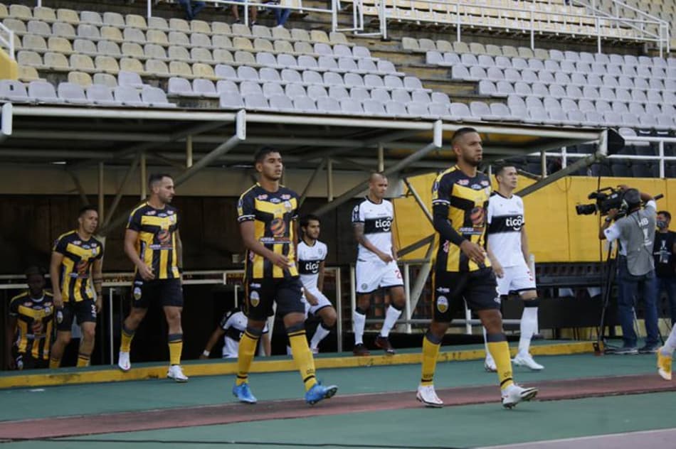 Em duelo de cinco gols, Táchira vence Olimpia de virada em jogo do grupo do Inter