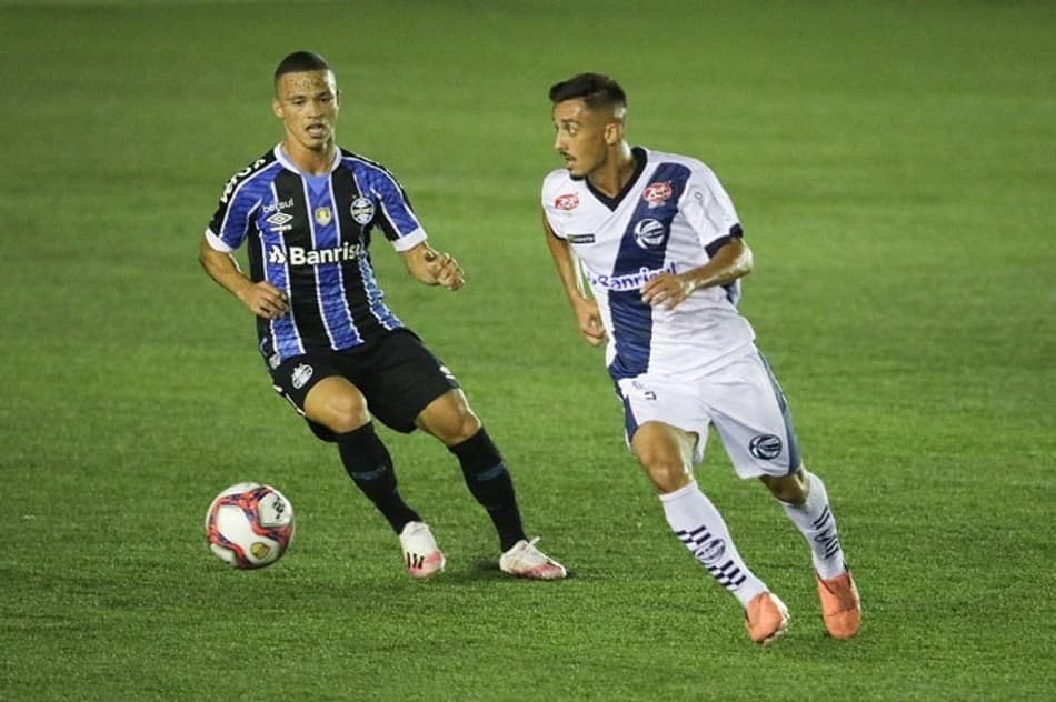 Destaque do São José-RS, volante comenta participação da equipe no Gauchão e projeta temporada