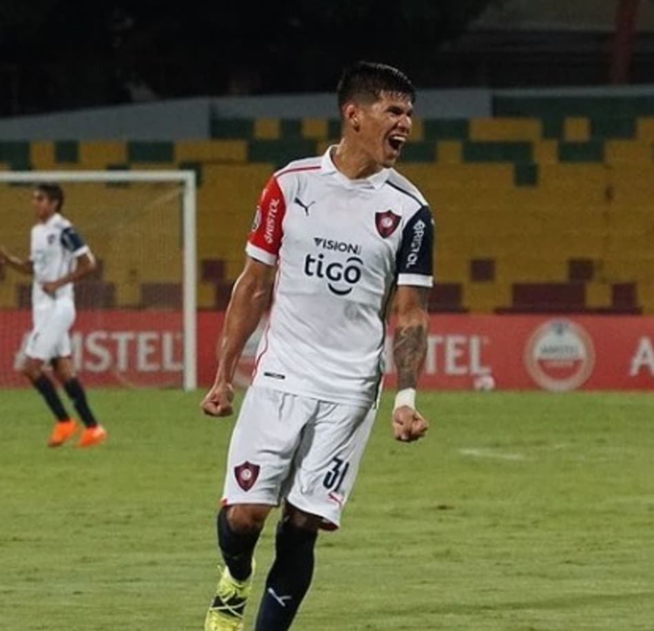 Atenção, Galo! Goleiro Jean dá show, e Cerro Porteño vence América de Cali