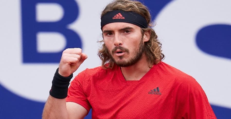 Tsitsipas vai às quartas em Barcelona e vence a 7ª seguida
