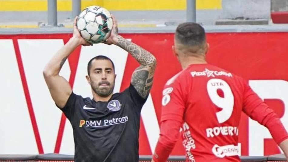 No clube do craque Hagi, Marquinhos Pedroso ultrapassa os 250 jogos como profissional