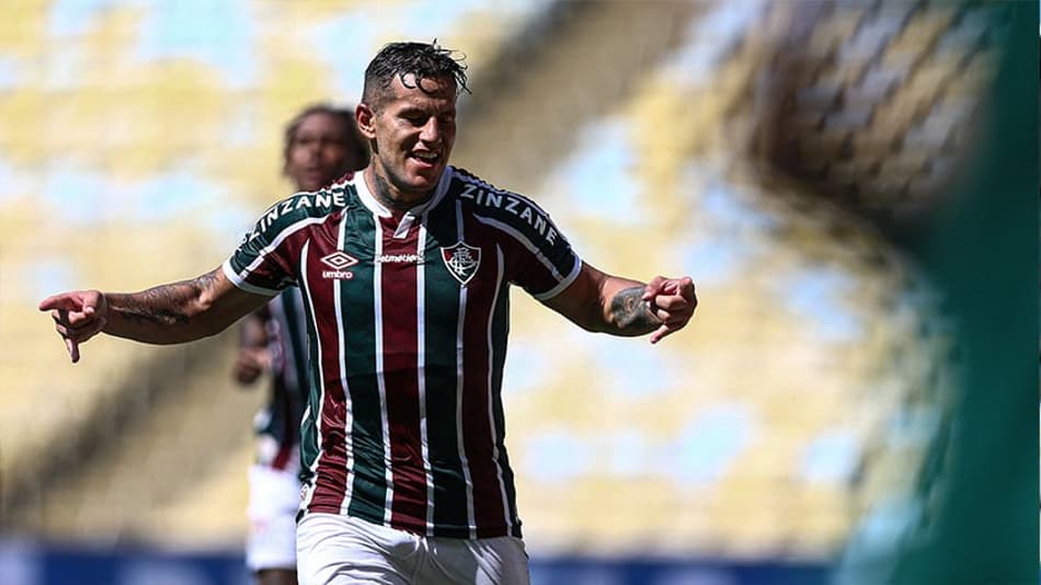 Bobadilla torce para acerto de Daniel Alves com o Fluminense; lateral está em negociação com o clube