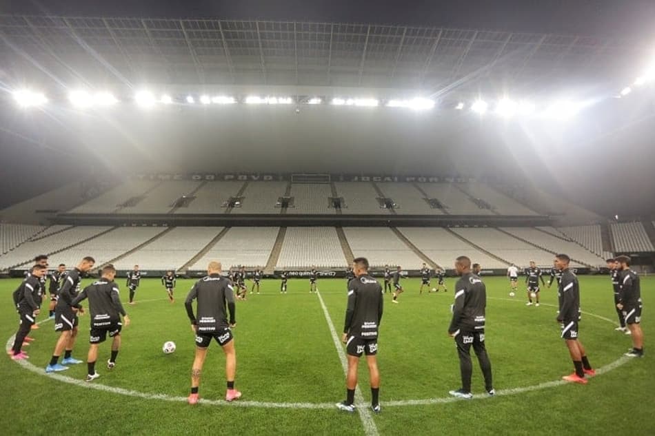 VÍDEO: Corinthians treina na Neo Química Arena antes de pegar o Peñarol