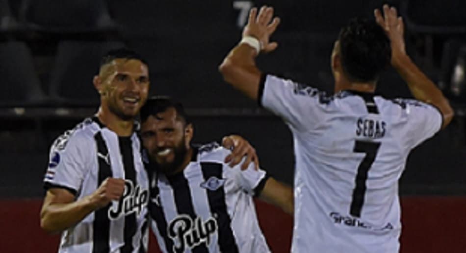 Libertad joga bem, bate o Newell’s Old Boys e segue na ponta pela chave do Atlético-GO