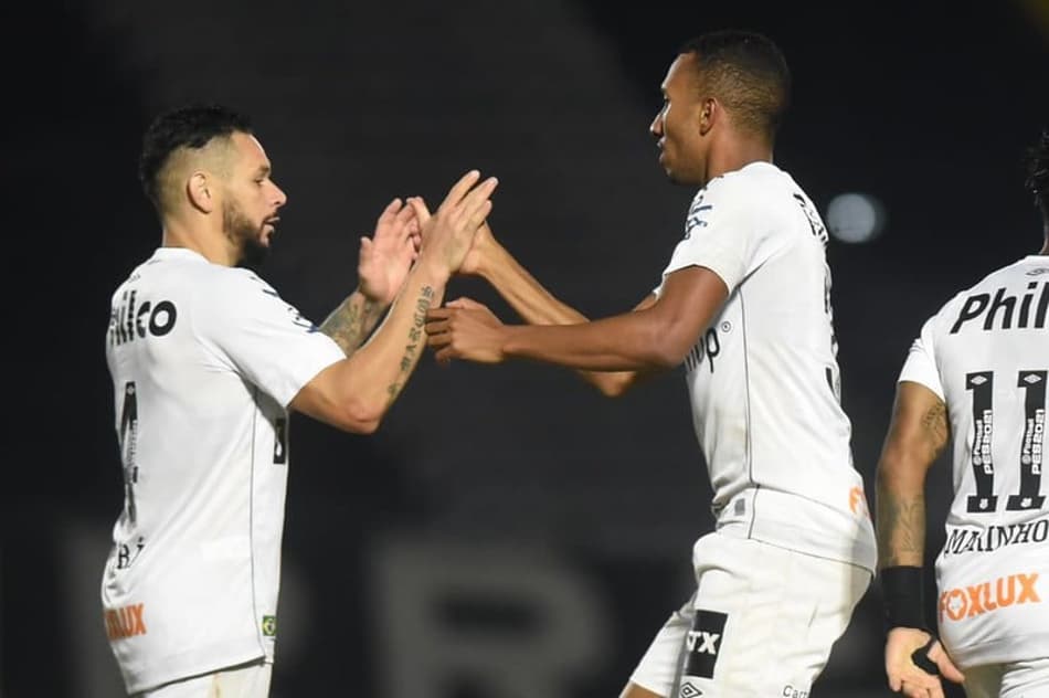 Assista ao golaço de Lucas Braga, que garantiu o empate ao Santos