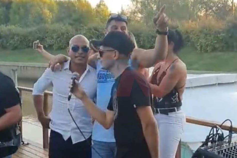 Ex-São Paulo e Boca Juniors participa de festa com aglomeração