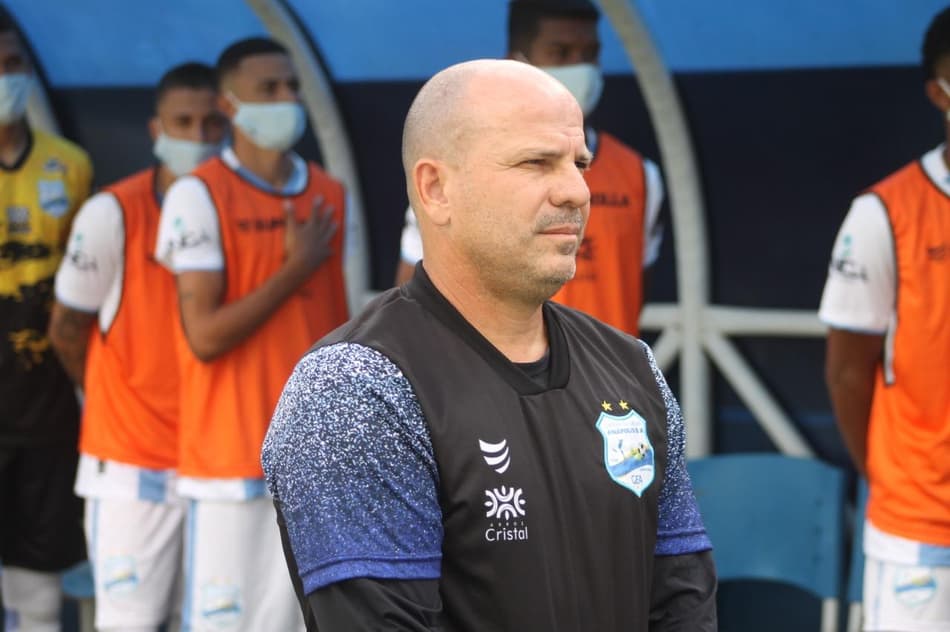 Na semifinal do Goiano, Cléber Gaúcho comemora feito histórico no comando do Grêmio Anápolis