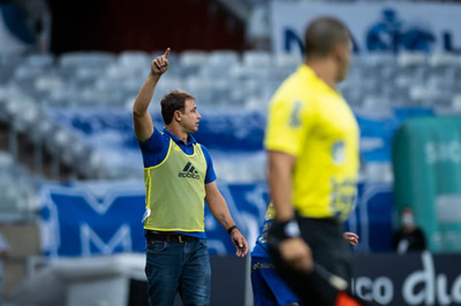 Felipe Conceição se diz satisfeito com equipe no revés para o América-MG: ‘Perdemos mas ainda estamos vivos’