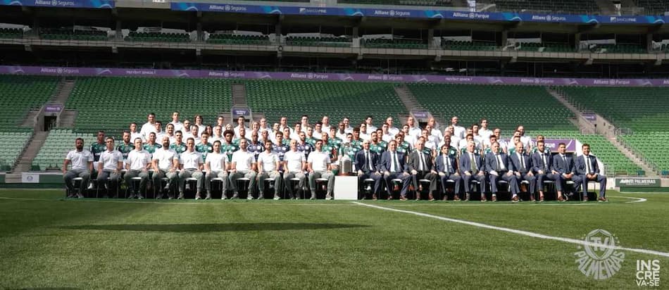 Palmeiras faz foto oficial dos títulos da Copa do Brasil e Libertadores no Allianz Parque