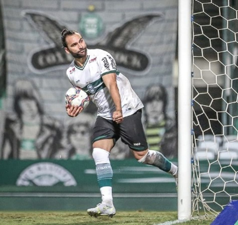 Coritiba perde em casa para o FC Cascavel em jogo de cinco gols