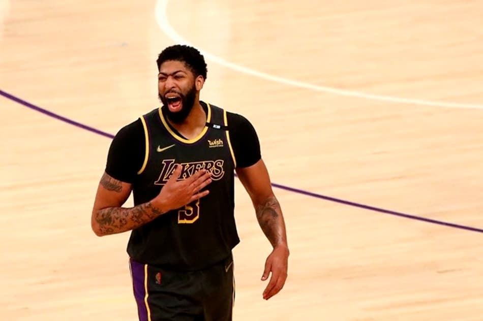 Lakers vence Nuggets e sobe para quinto do Oeste