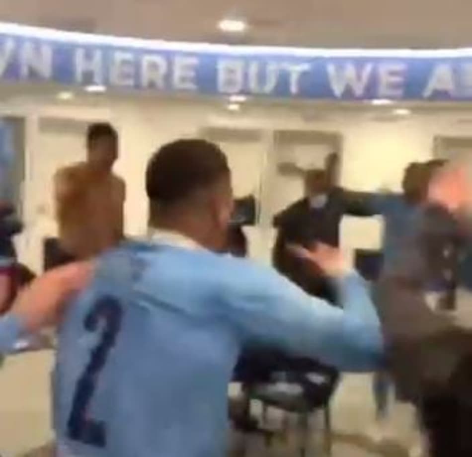 VÍDEO: Veja a festa dos jogadores do Manchester City no vestiário após a classificação à final da Champions