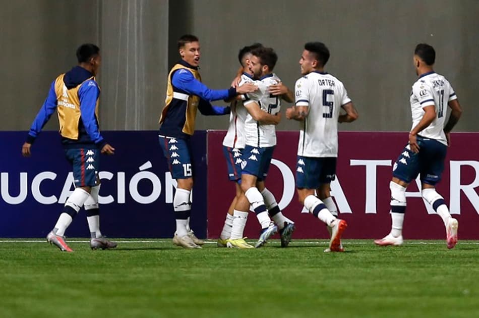 Pelo grupo do Flamengo, Vélez Sarsfield vence o Unión La Calera e se recupera na classificação