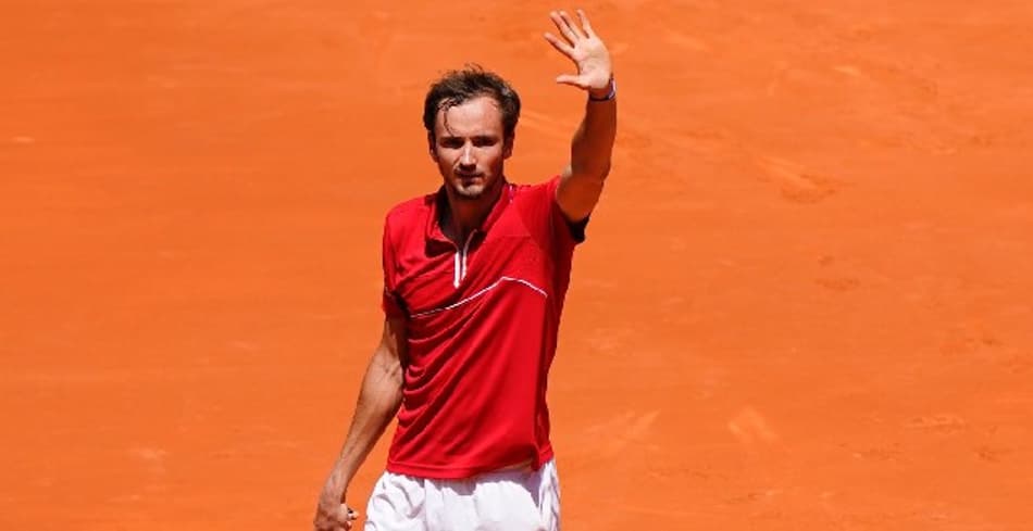 Medvedev volta a vencer no saibro após 2 anos