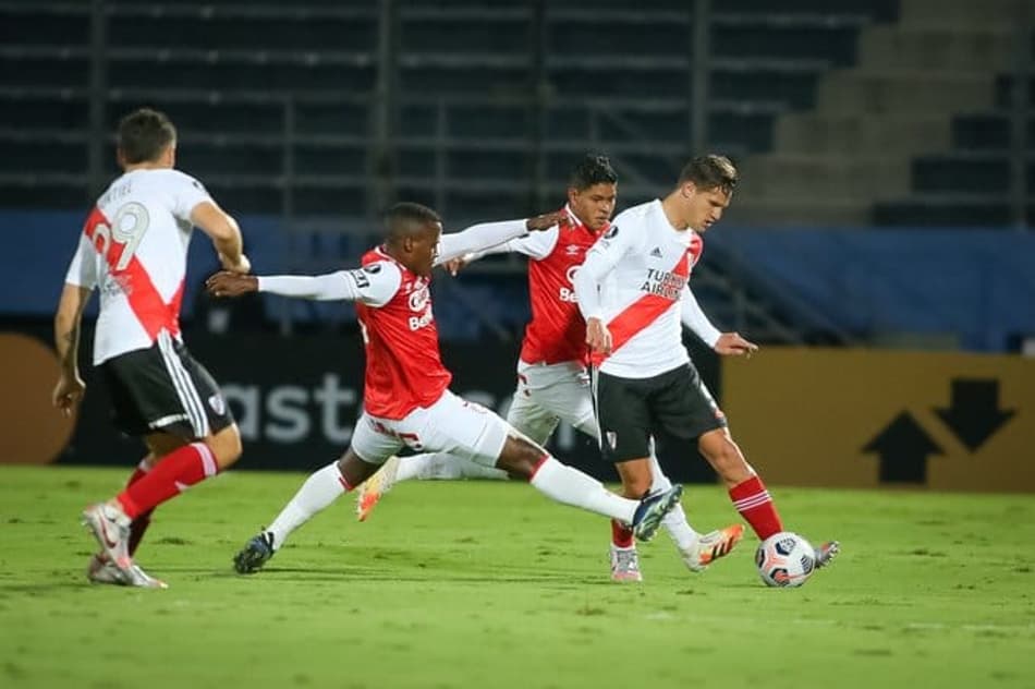 Libertadores: Santa Fé e River empatam e o Flu assume a liderança