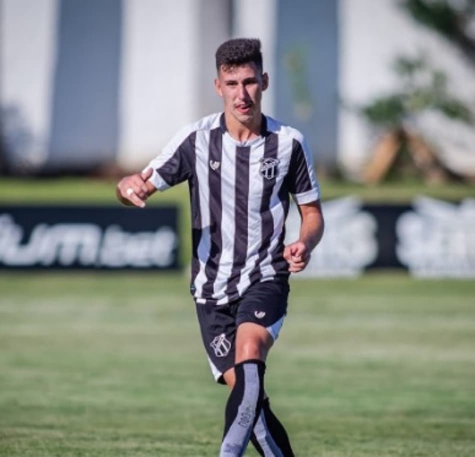 Lateral da base comemora estreia como titular pelo Ceará: ‘Alegria imensa!’