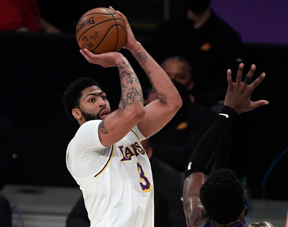 Anthony Davis assume culpa por derrota do Lakers em Phoenix