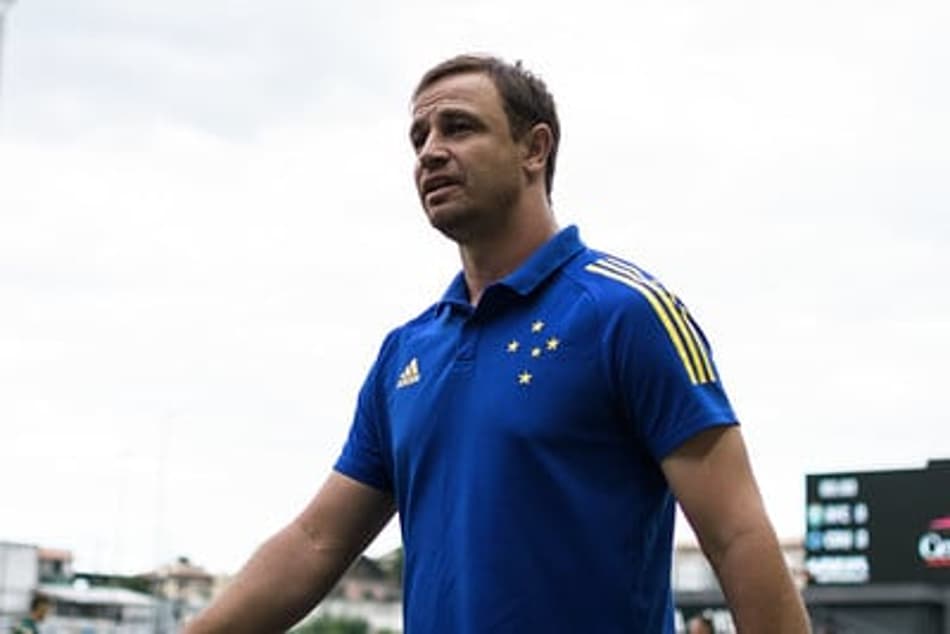 Felipe Conceição vê aprendizado do Cruzeiro no Mineiro e prevê time forte na Série B do Brasileiro