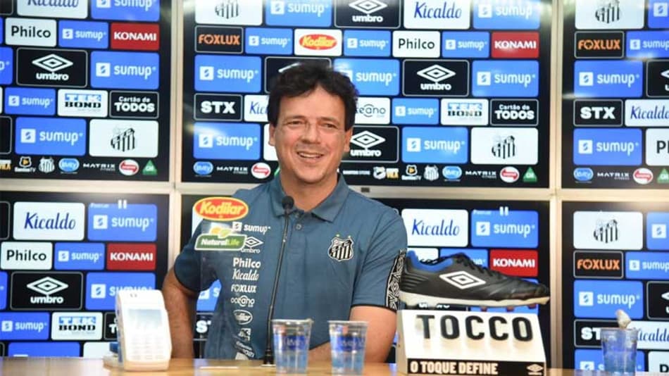 Fernando Diniz é apresentado, elogia elenco e mostra otimismo no Santos