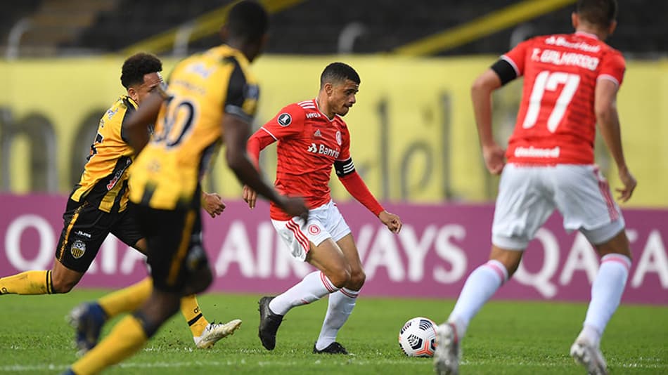 Ramírez escolhe o gramado como culpado pela derrota do Internacional pela Libertadores