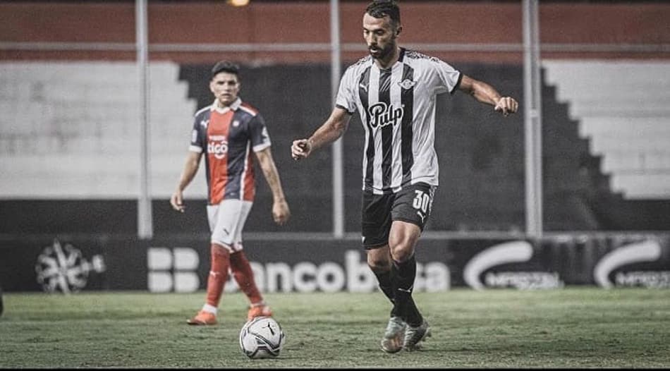 Perto do 100° jogo como profissional, ex-Atlético-MG celebra boa fase