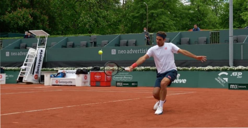 Federer diz que fazer 40 anos jogando em alto nível é ‘estranho’