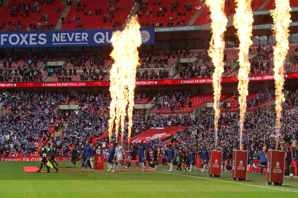 Final da Copa da Inglaterra tem público de 21 mil torcedores em Wembley; veja as imagens
