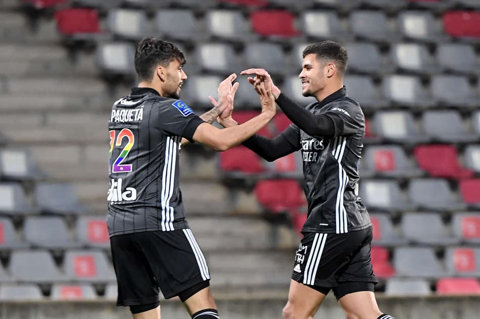 Dupla de Paquetá e Bruno Guimarães chama atenção na França após jogo com Clermont