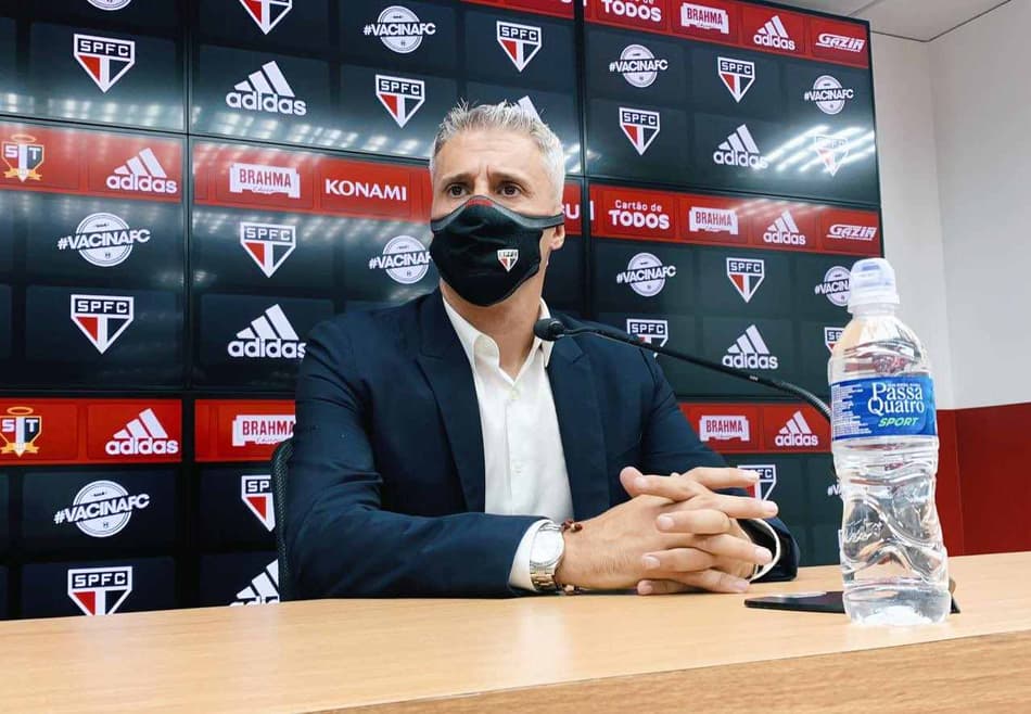 VÍDEO: Crespo comemora vaga na final do Paulista e evita pensar no Palmeiras: 'Não tenho tempo hoje'