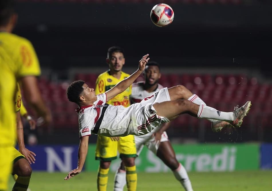 VÍDEO: Sara exalta liberdade em campo oferecida por Crespo: 'Estou mais a vontade para entrar na área'