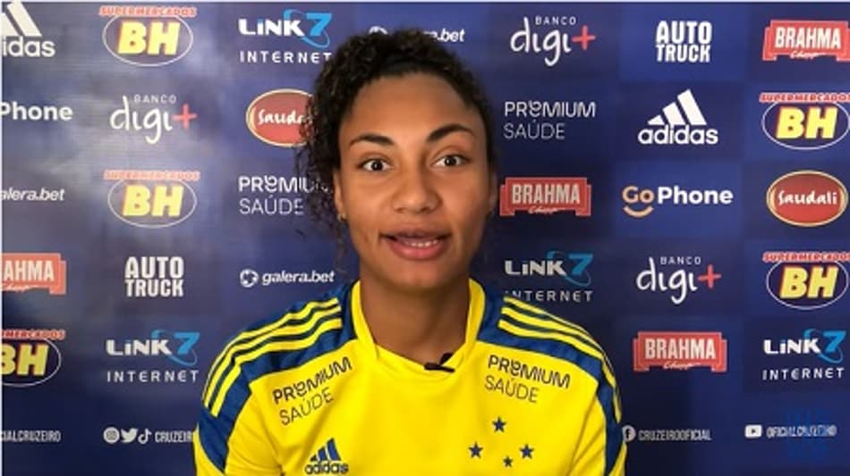 Zagueira Mayara supera problemas de saúde e foca na reação do Cruzeiro no Brasileiro Feminino
