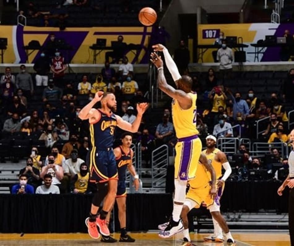 Curry lamenta: "Tudo mudou quando LeBron fez aquela cesta"