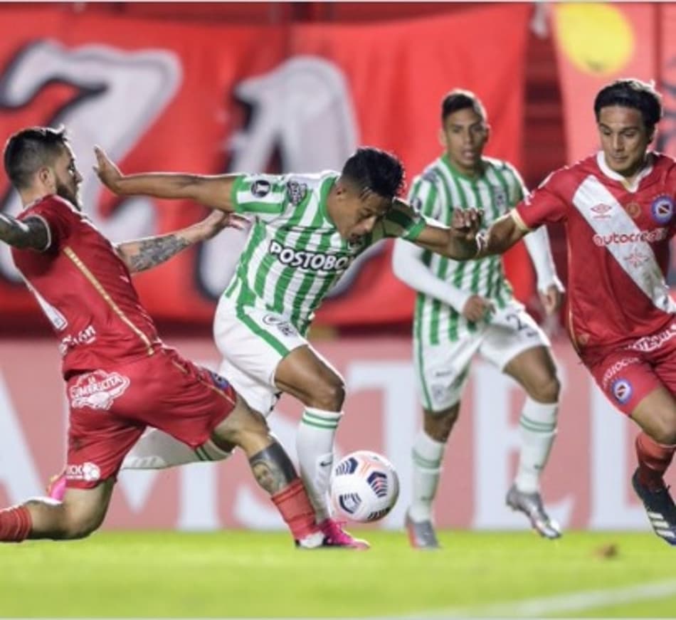 Segue o líder! Com gol no apagar das luzes, Argentinos Juniors vence e avança na Libertadores