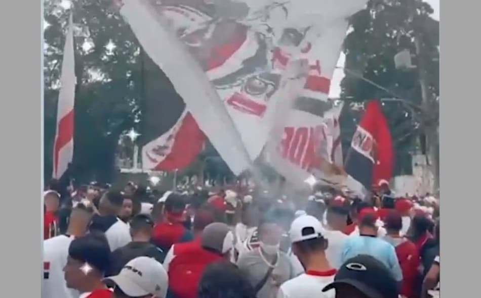 VÍDEO: Torcida do São Paulo comemora título do Campeonato Paulista nos arredores do Morumbi