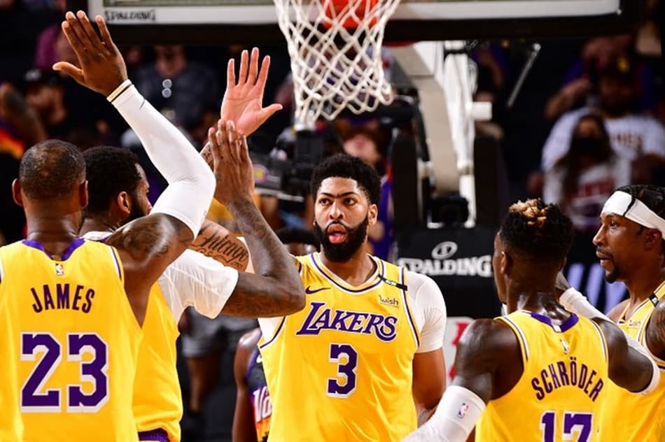 Anthony Davis comanda vitória e Lakers empata com Suns