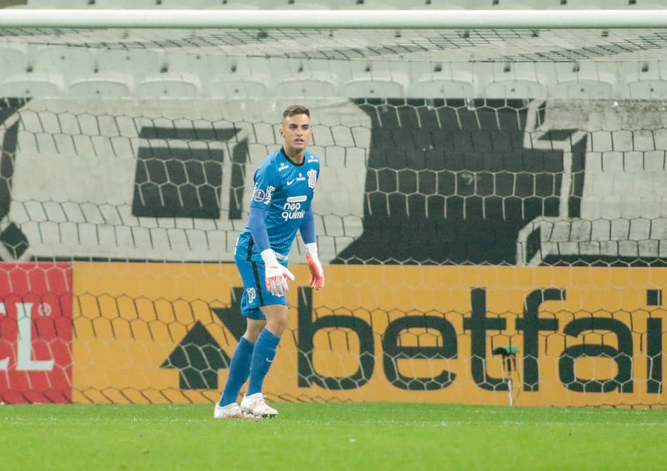 Donelli comemora estreia internacional no Corinthians: ‘Muito feliz’