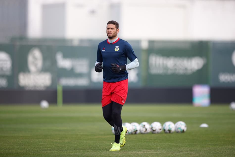 Goleiro do Arouca, Victor Braga comenta temporada na equipe: ‘Lutar para conseguir o meu espaço’