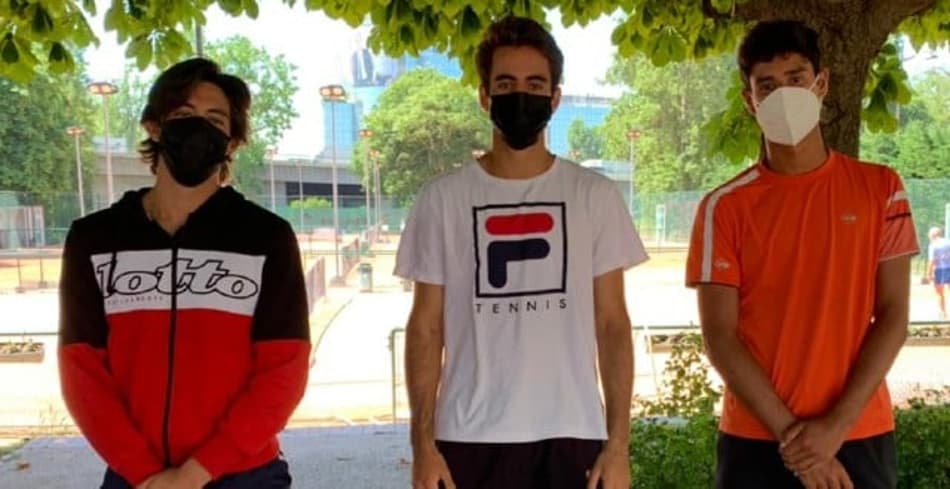João Loureiro chega em Paris e treina para Roland Garros