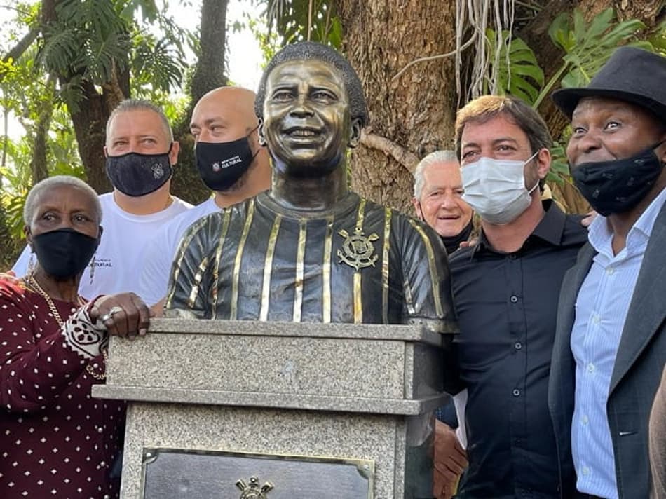 Wladimir eternizado! Saiba quem o Corinthians já homenageou com busto no Parque São Jorge
